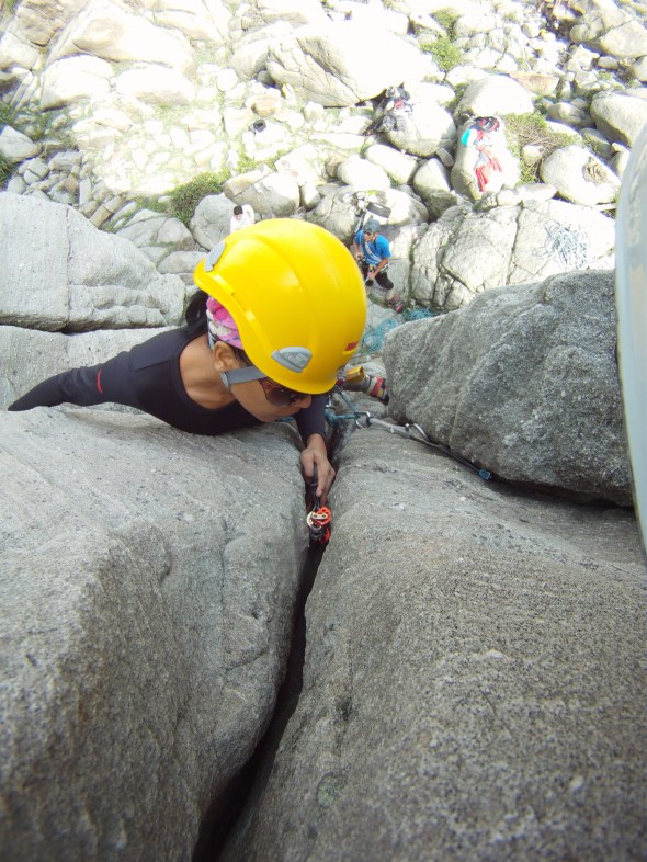 Tita placing a bomber cam/SLCD Tita placing a bomber cam/SLCD