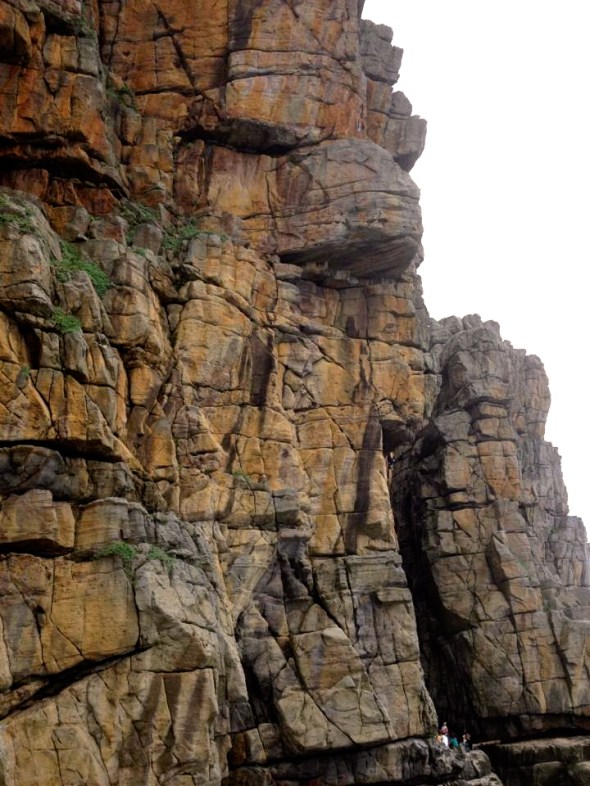 Whale's Head is the rock protruding out of the wall on top and Cpt Ahab is the thin crack on the face traveling out from bottom of the roof