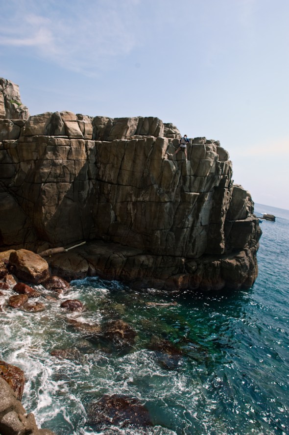 Andy helping to rig the anchors on the opposite side Andy helping to rig the anchors on the opposite side