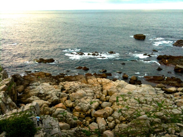 Silas stare down with the sea..