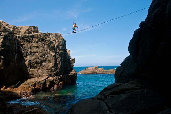 Me highlining in Taiwan, Long Dong. (Photo by Charity)