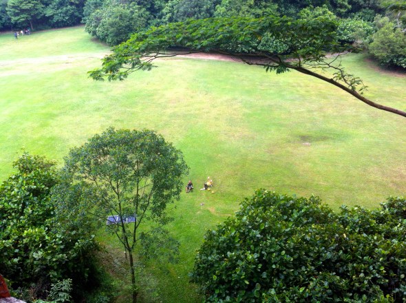 The faster party gets to chill out on the ground and have lunch!