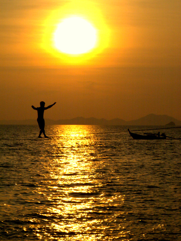 Waterlining across the sea.. Photo taken from http://taooftravis.blogspot.sg/2011/02/last-of-tonsai.html