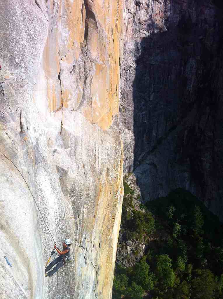 Probably the only time the second's feet is touching the wall when jugging.