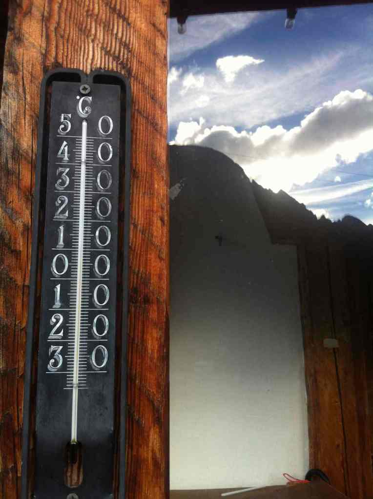 At the start of the day, at the base of Tre Cime it rarely goes above 10 degrees.