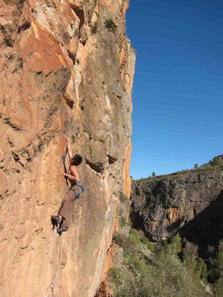 Shirtless winters were hard to come by and in Chulilla we had some! Alvin on Panza Con Panza at Sexshop sector