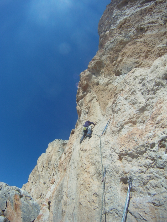 Superb pitch on El Navigante with not so straight forward climbing! Exciting!