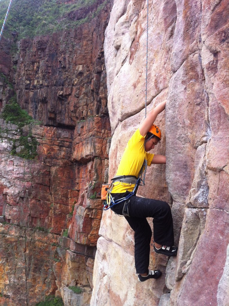 Those unfamiliar with the wide jamming technique will love this climb. Some scraps and bruise guaranteed!