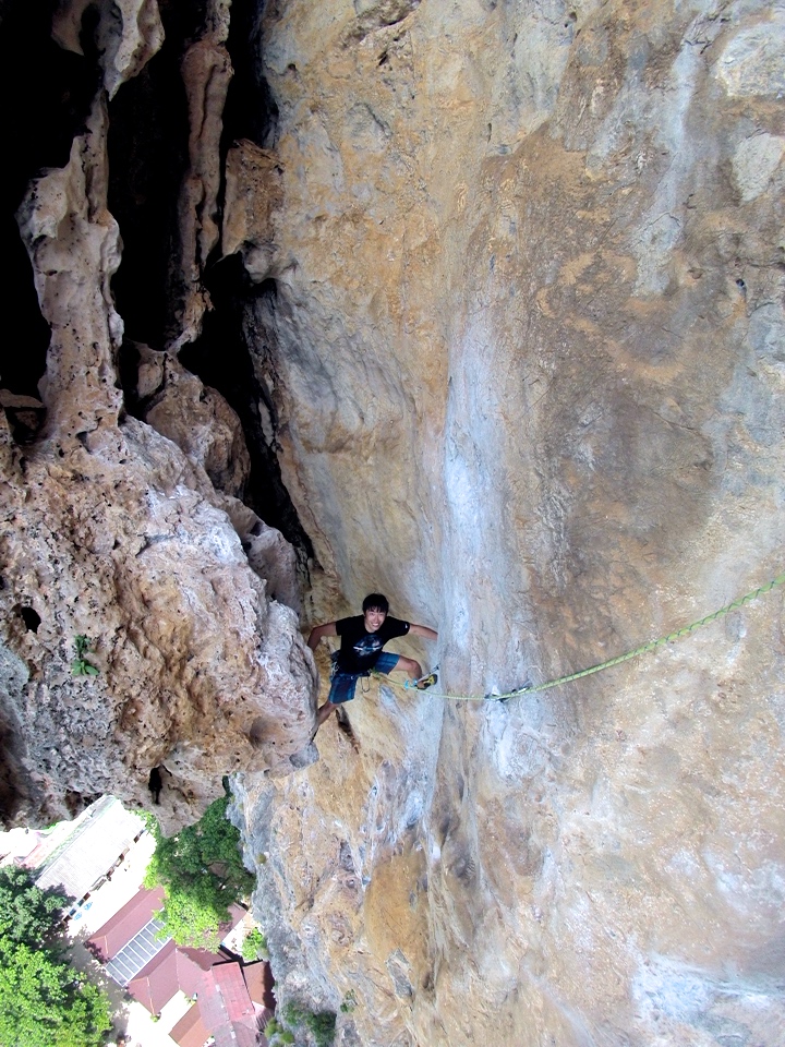 Ah! Climb in between! Pitch 4, crux pitch 